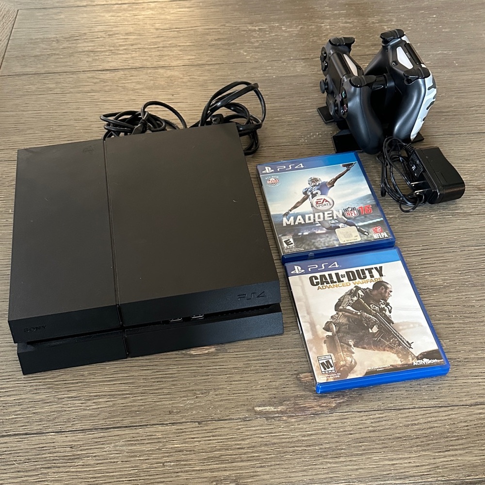 Sony PlayStation 4  (PS4) gaming console bundle